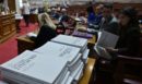 Αντιπαράθεση στη Βουλή για το άρθρο 16 – Στυλιανίδης: «Καλωσορίζουμε το ΠΑΣΟΚ στη θέση μας» - Μάντζος: «Δεν είναι παζάρι»