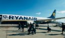Έρευνα κατά της Ryanair για τις χρεώσεις σε γονείς που θέλουν να καθίσουν δίπλα στα παιδιά τους