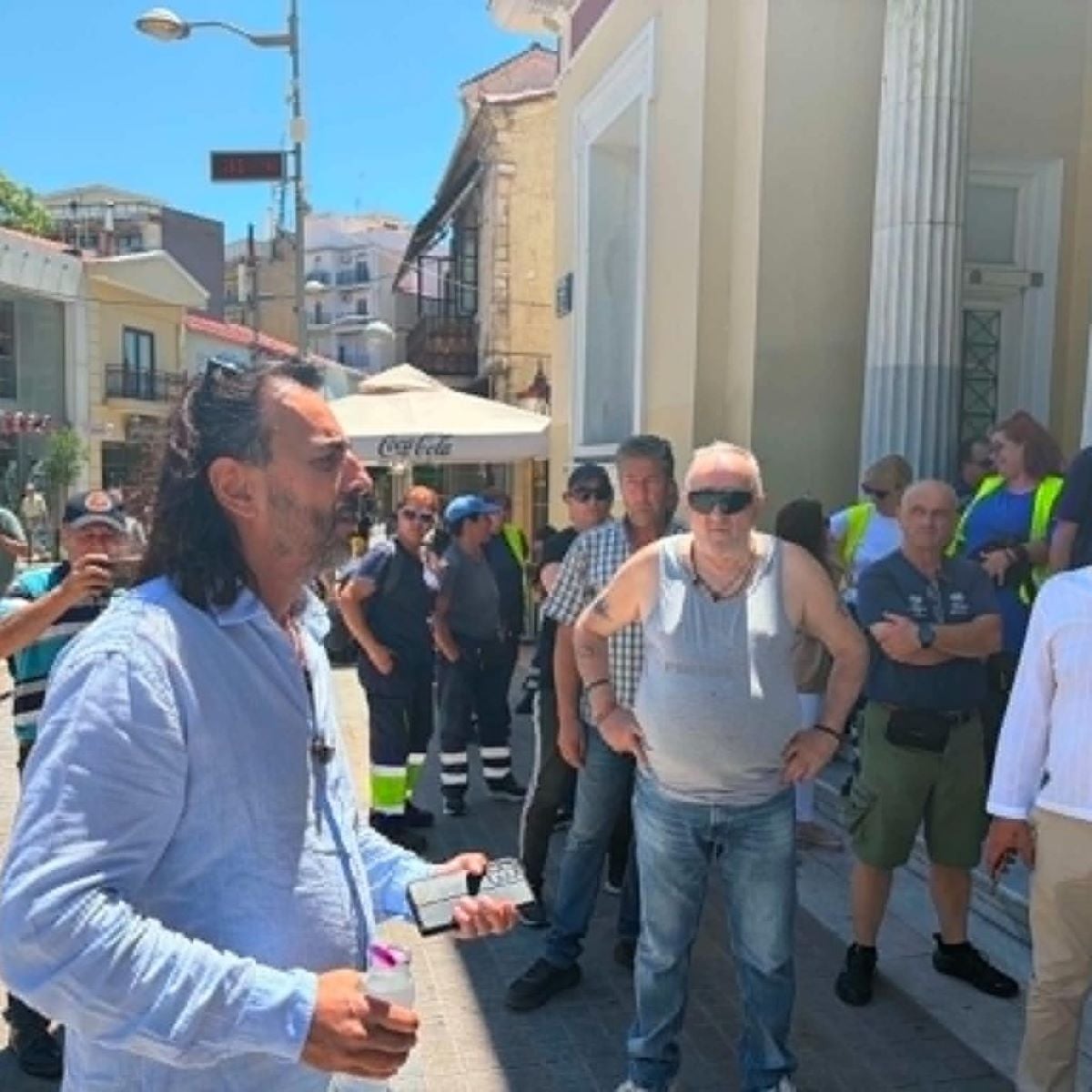 Κοζάνη: «Εμείς με τα σκουπίδια κι εσύ αδιαφορία»- Διαμαρτυρί