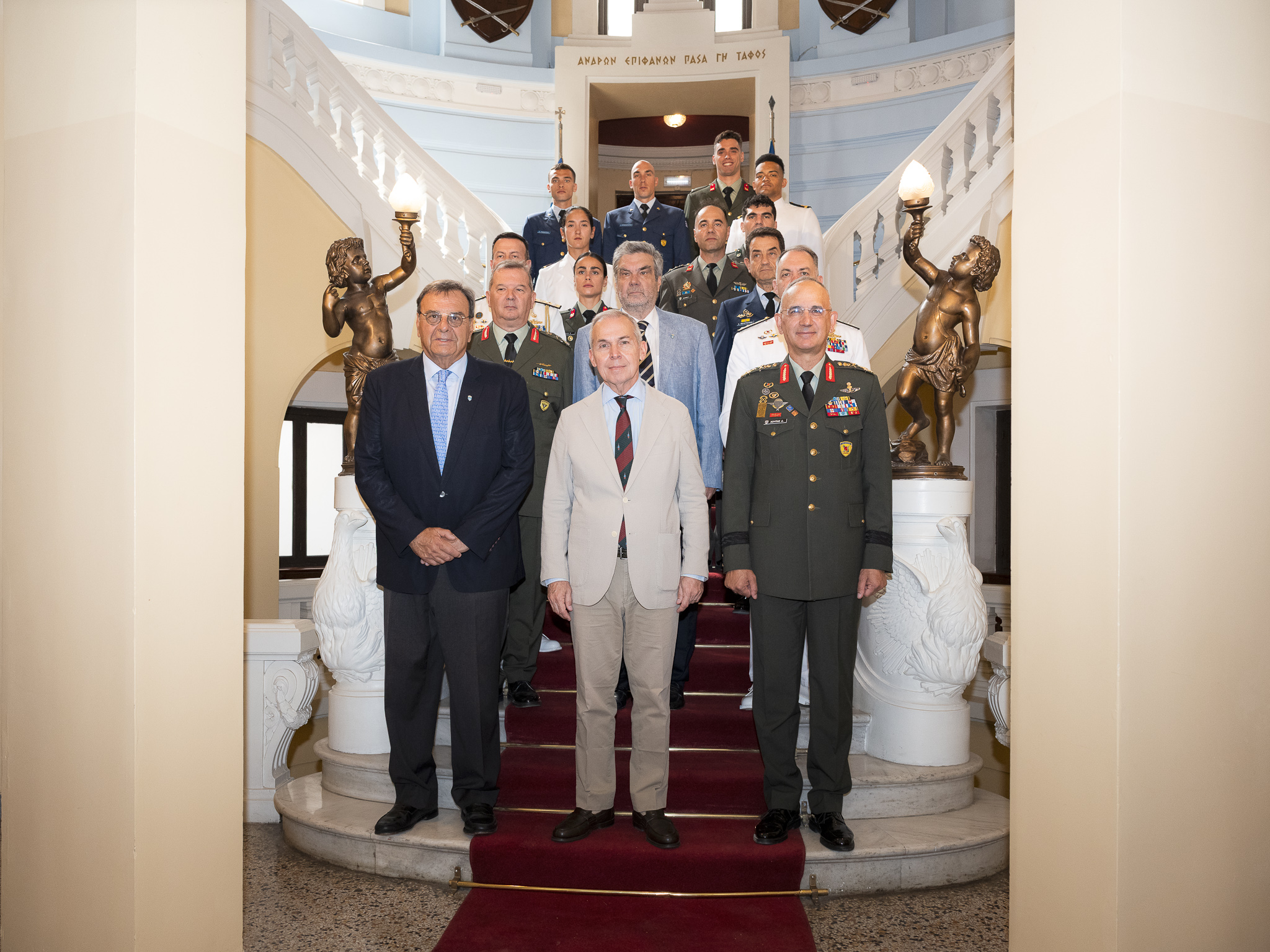 Έφεδροι ορκίστηκαν 6 Ολυμπιονίκες