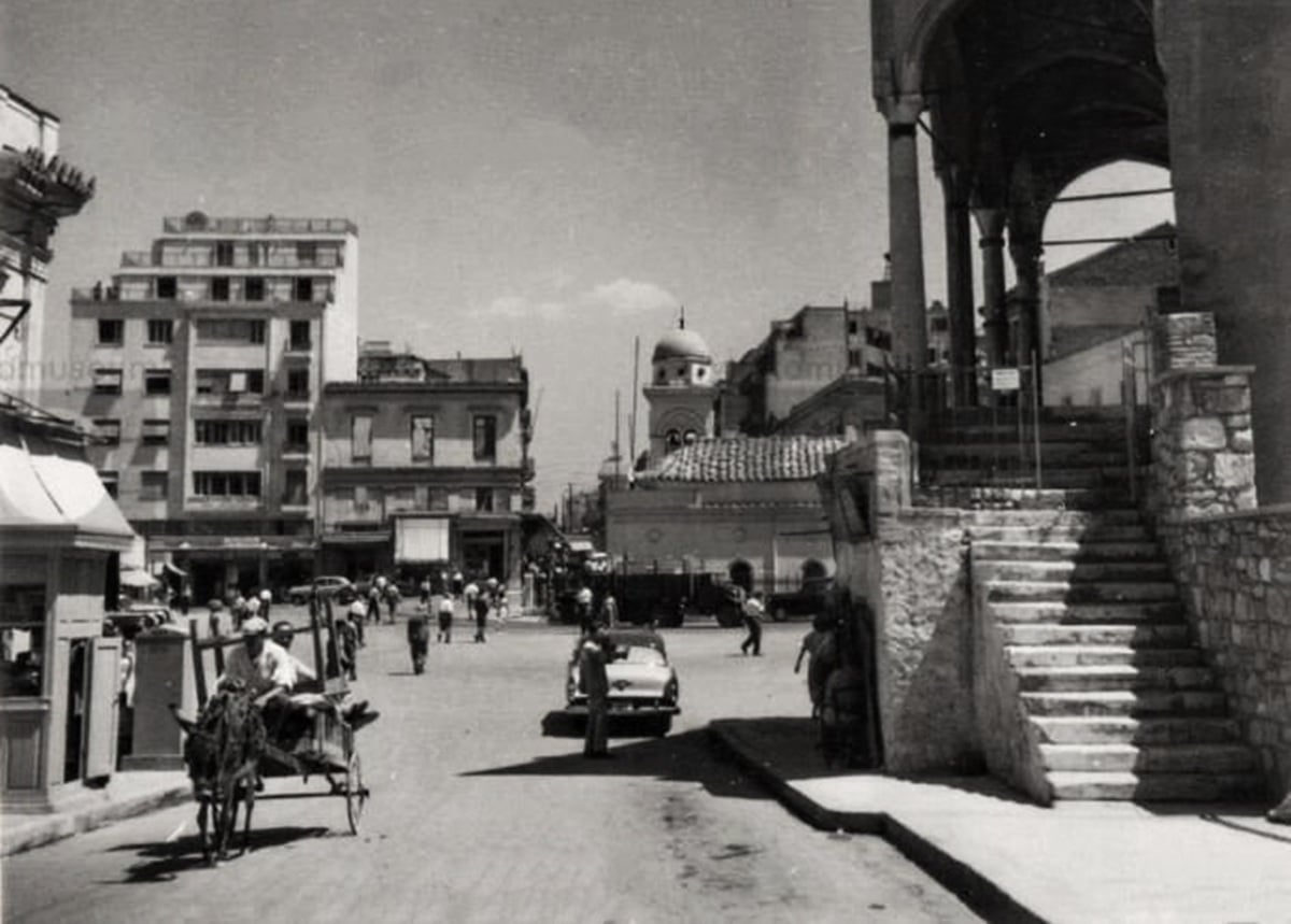 Κουίζ για την παλιά Αθήνα: Αναγνωρίζετε την πλατεία; Είναι από τις πιο γνωστές