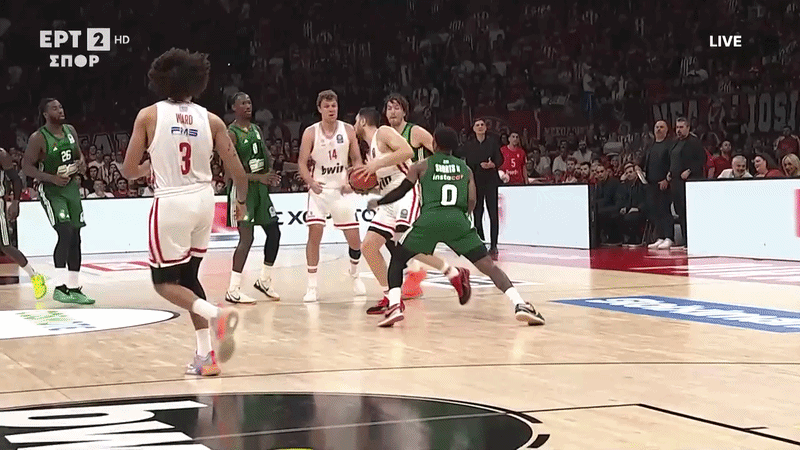 Ολυμπιακός – Παναθηναϊκός: Ασύλληπτο buzzer-beater πίσω από το κέντρο ο Παπανικολάου – ΒΙΝΤΕΟ