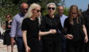 Γιώργος Σουφλιάς: Συντετριμμένη η οικογένειά του στο «τελευταίο αντίο» – Εικόνες από το κοιμητήριο Παπάγου