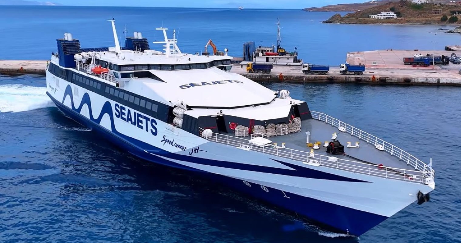 Τήνος: Θεαματική μανούβρα 2 λεπτών στο λιμάνι του νησιού απο το Speedrunner Jet – Δείτε ΒΙΝΤΕΟ