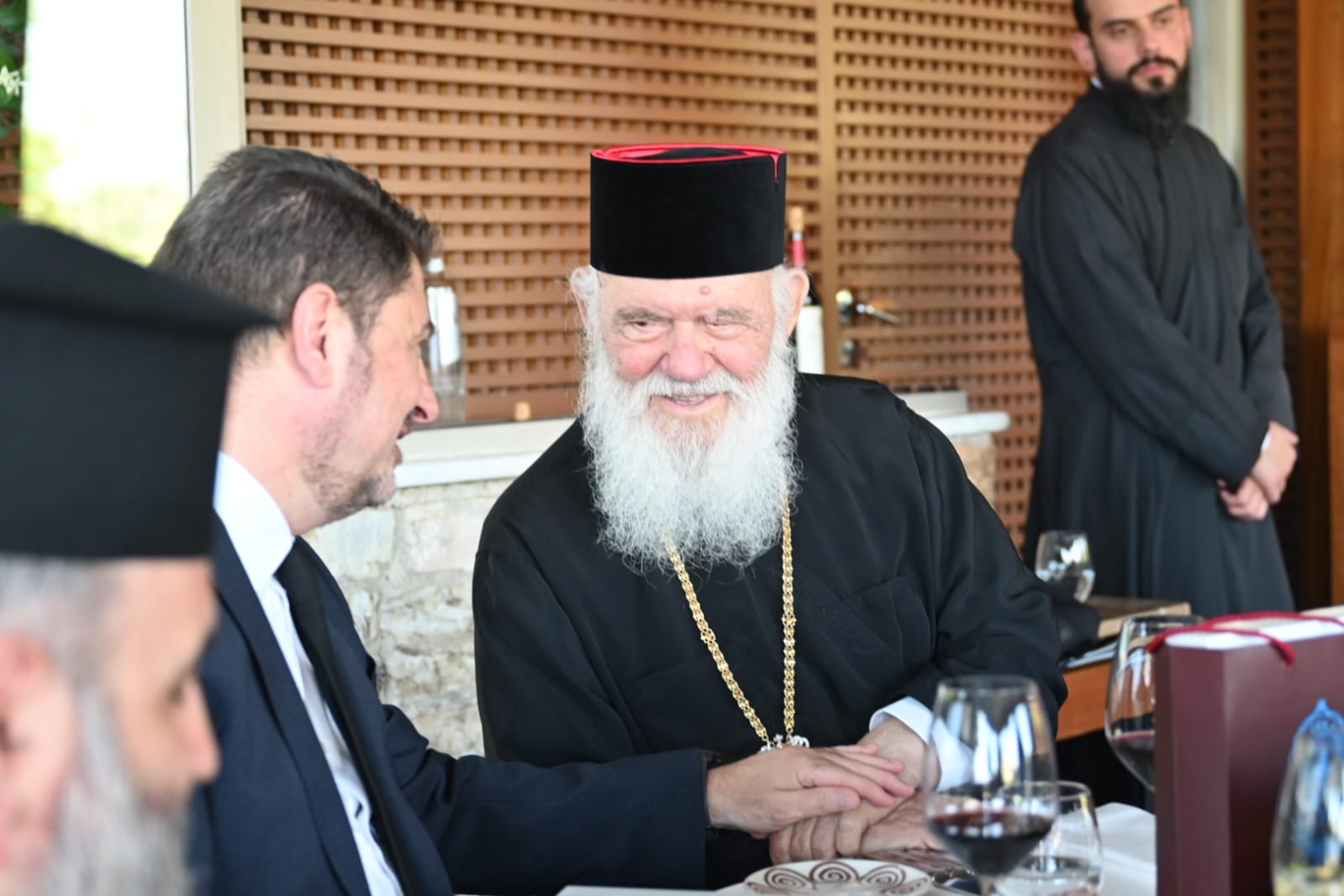 Νίκος Χαρδαλιάς: Γεύμα εργασίας του Περιφερειάρχη Αττικής με τον Αρχιεπίσκοπο και μέλη της Ιεράς Συνόδου