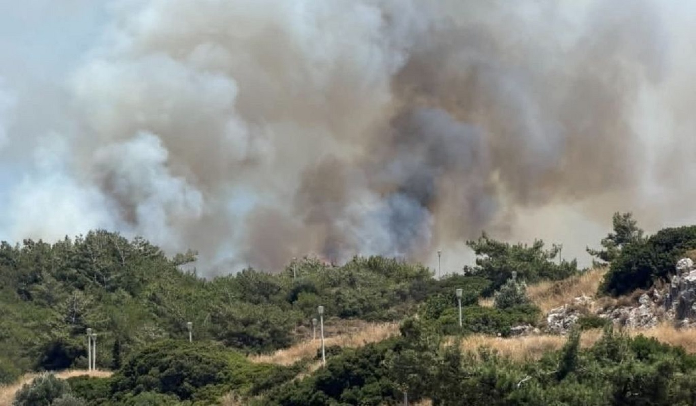 Ρόδος: Δύο εστίες φωτιάς στην περιοχή Κοσκινού