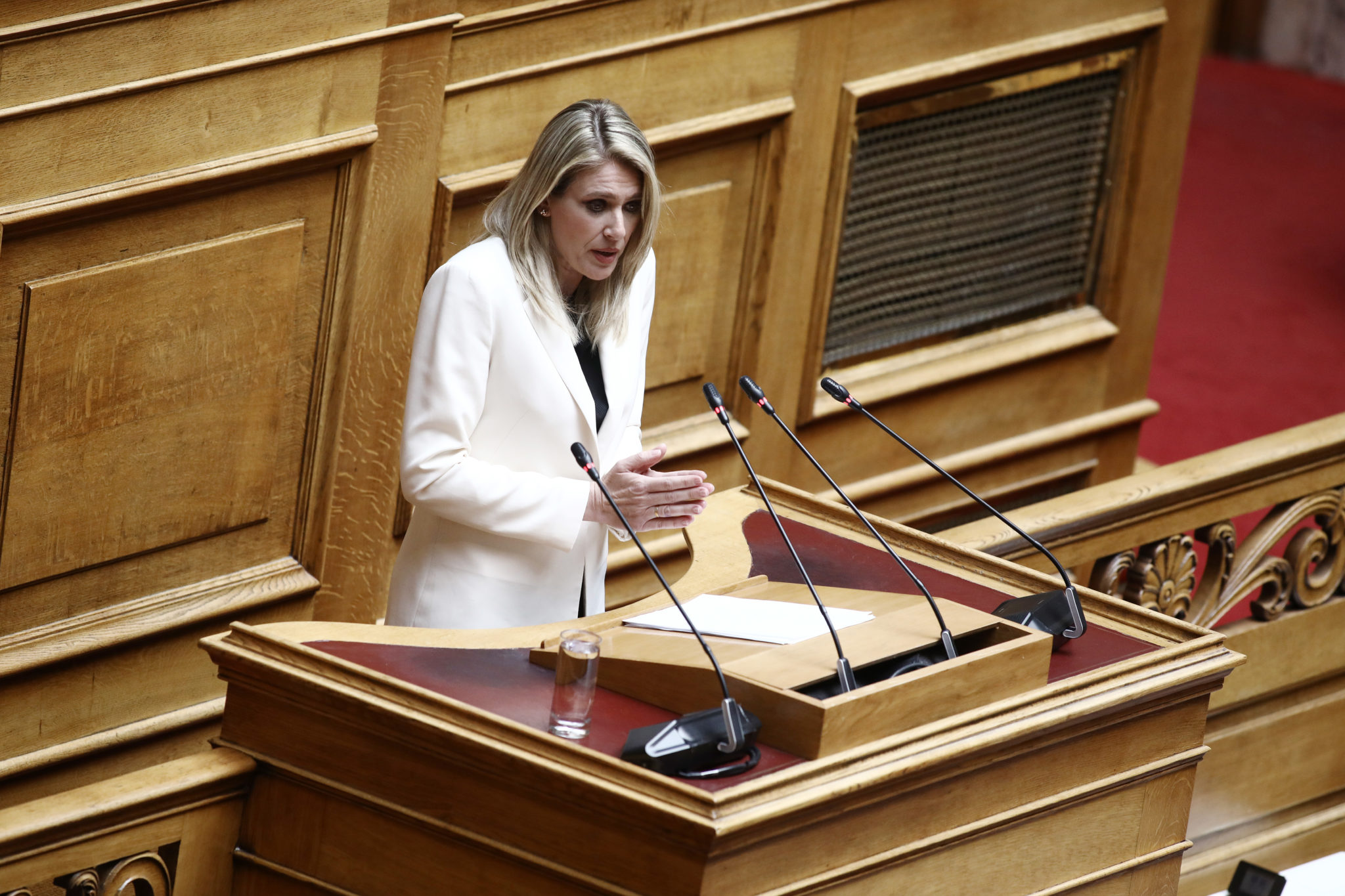 H υφυπουργός Εργασίας Άννα Ευθυμίου