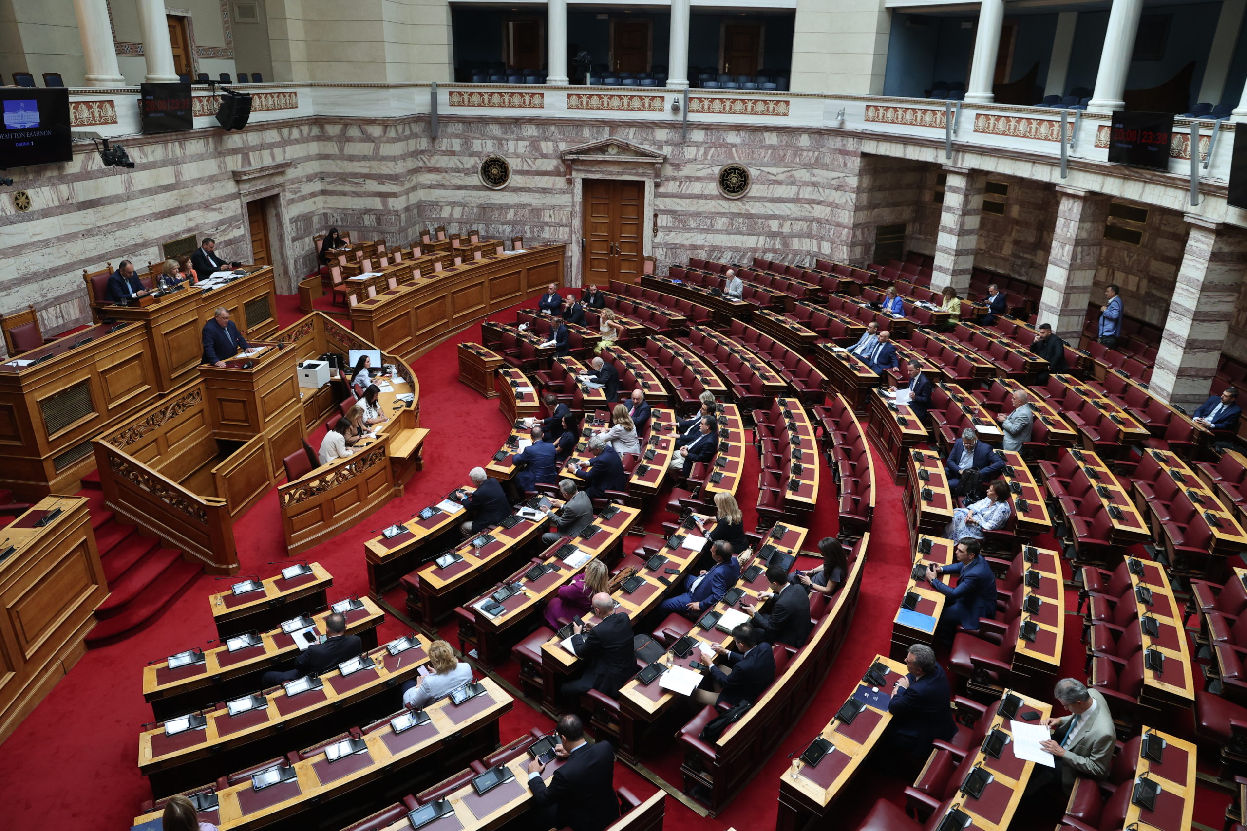 Βουλή: Ενός λεπτού σιγή στη μνήμη των θυμάτων της φονικής πυρκαγιάς στο Μάτι