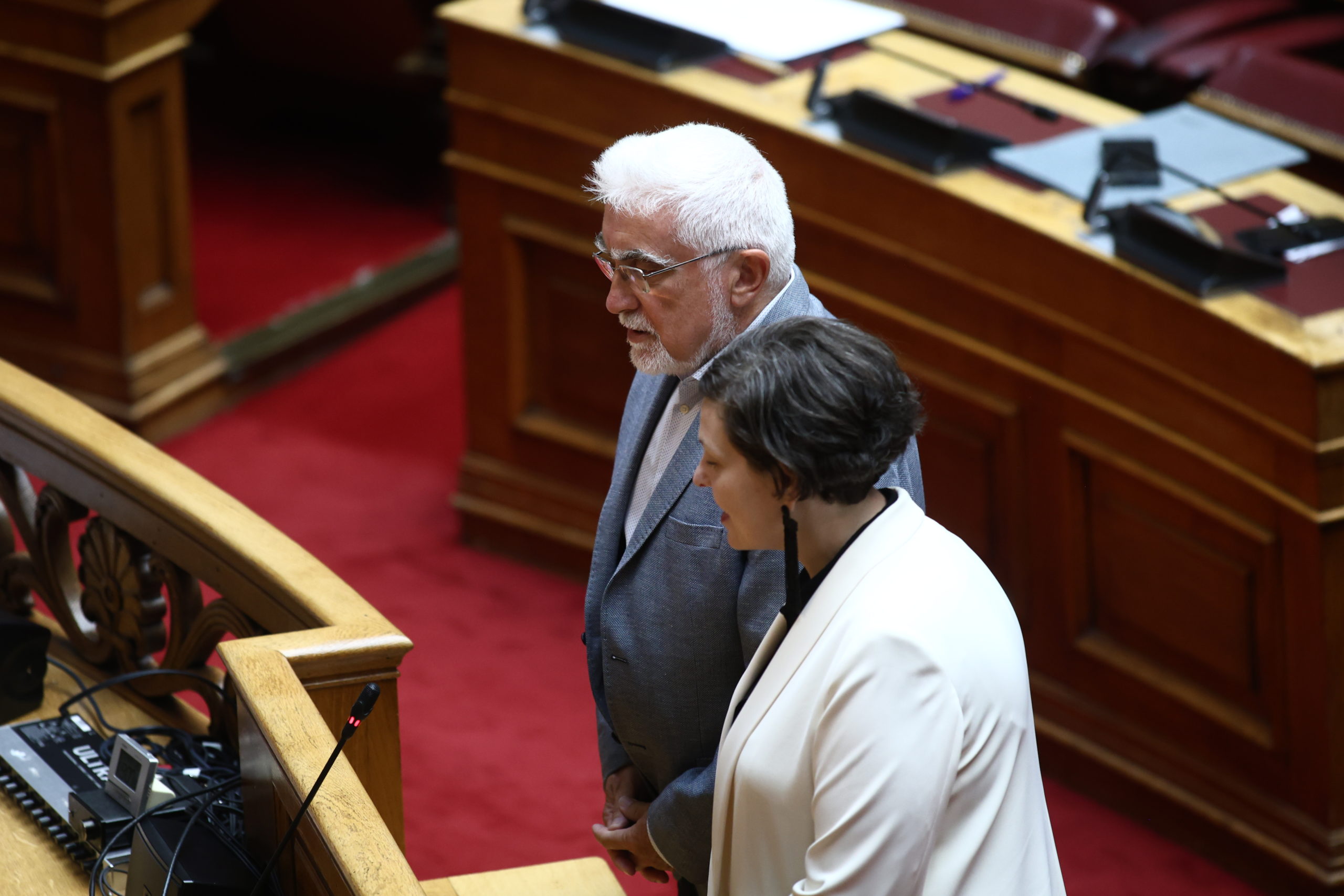ΣΥΡΙΖΑ: Ορκίστηκαν στη Βουλή η Θεοδώρα Ακριώτου και ο Ιωάννης Καριπίδης
