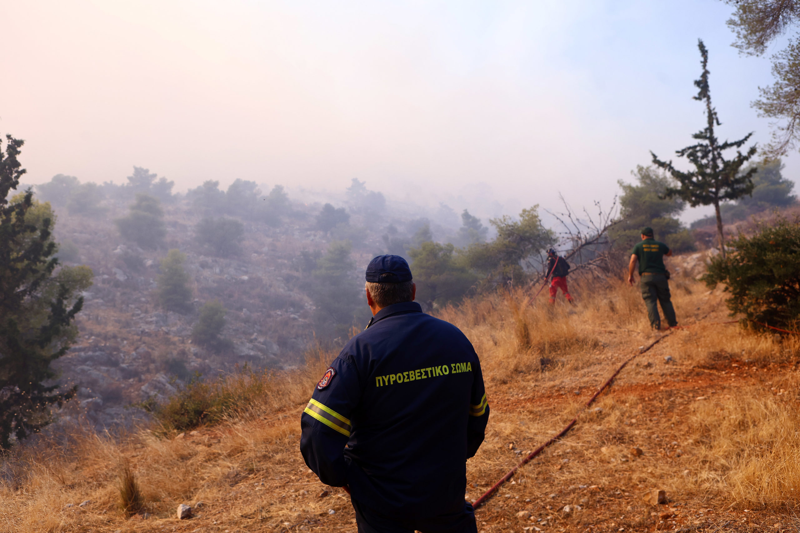 Καλύτερη η εικόνα της φωτιάς στο Ποικίλο Όρος: Εκκενώθηκαν Αφαία και Άνω Δάσος Χαϊδαρίου – Απομακρύνθηκαν ασθενείς από το «Δαφνί»