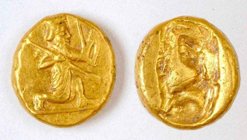 Σύμφωνα με τον αρχαίο ιστορικό Ξενοφώντα, κάθε ένα από αυτά τα χρυσά νομίσματα, γνωστά ως δαρεικοί, ισοδυναμούσε περίπου με τον μισθό ενός μήνα για έναν μισθοφόρο στρατιώτη. Πηγή: Notion Archaeological Project