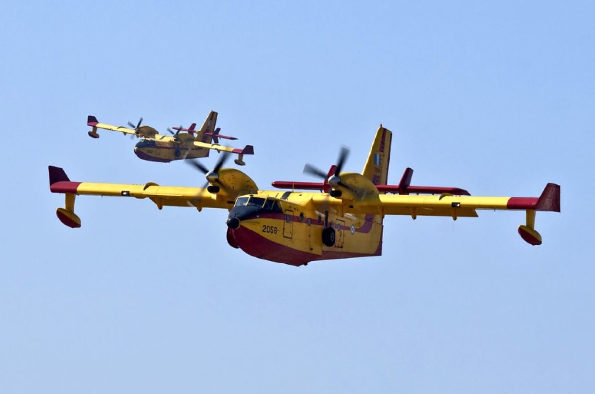 Αναχώρησαν για την Ισπανία τα 2 Canadair της Ελλάδας που θα ριχτούν στη μάχη με τις φλόγες στις δασικές πυρκαγιές