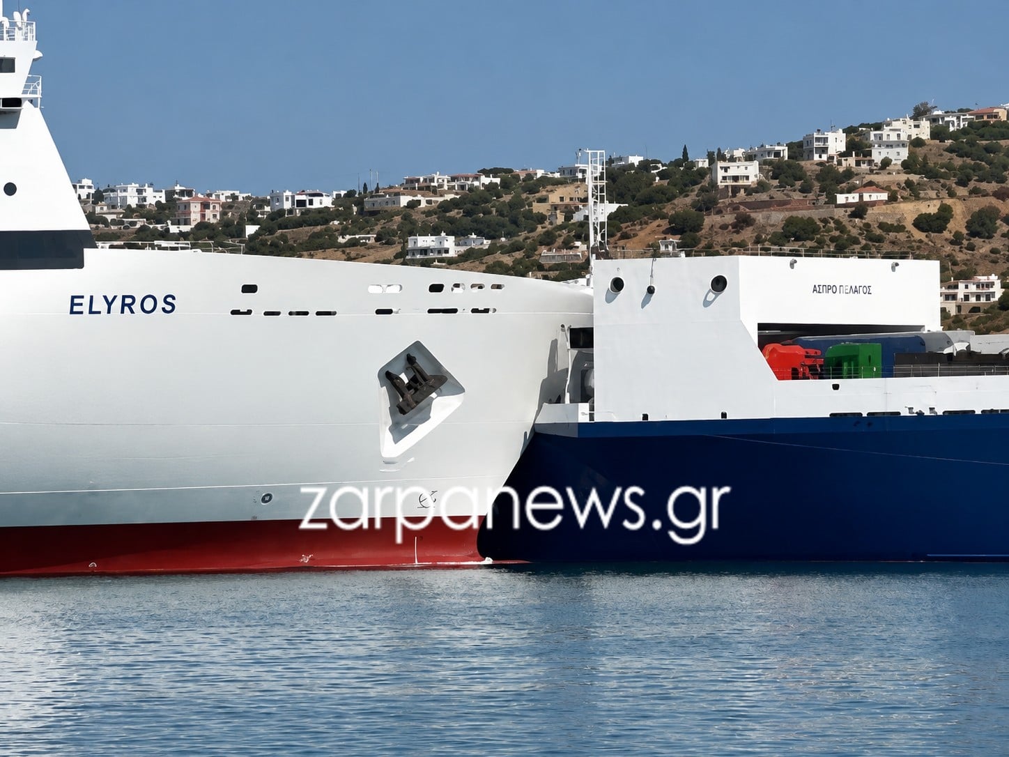 Βίντεο: Η στιγμή που τα δύο πλοία συγκρούονται μέσα στο λιμάνι της Σούδας