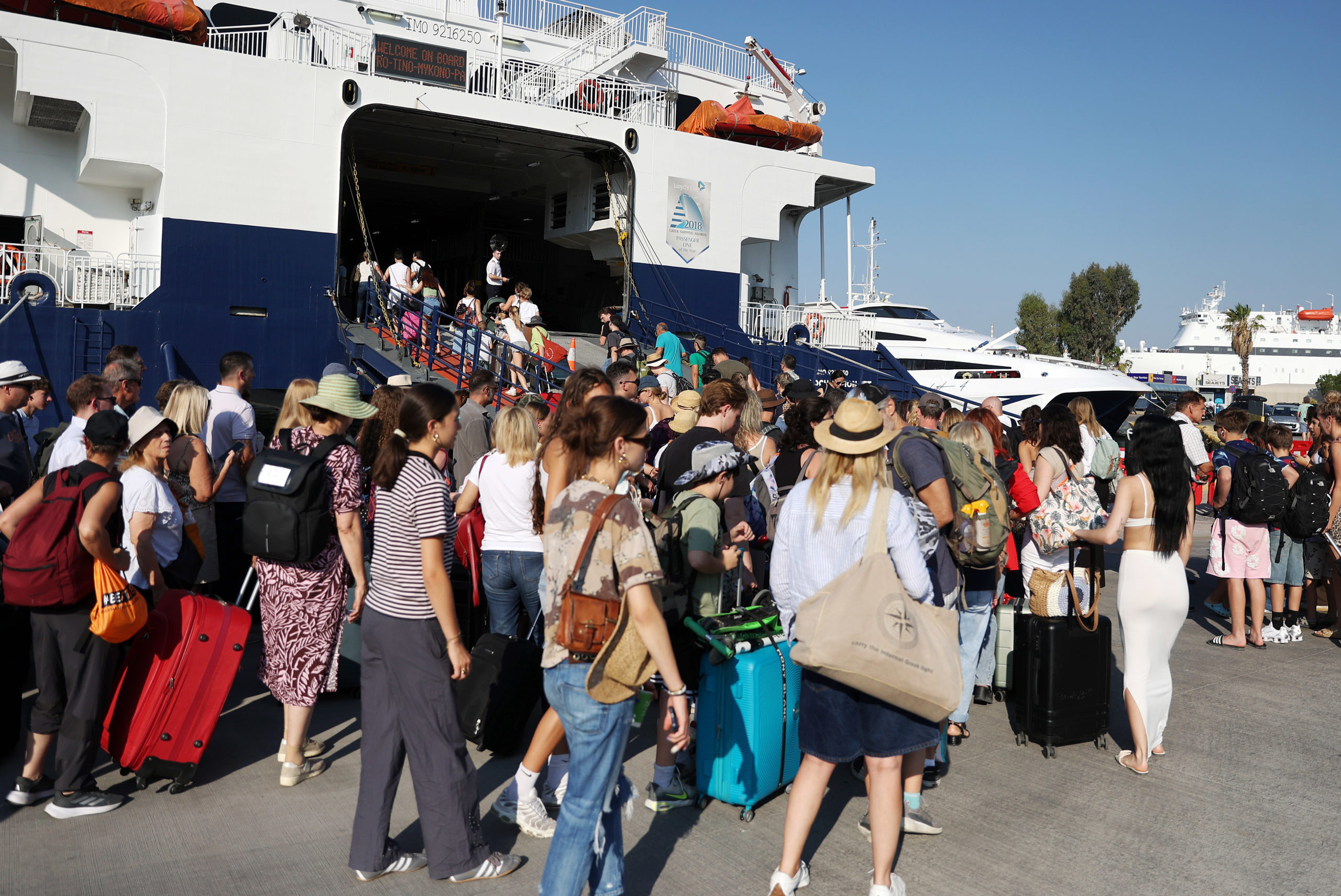 Λιμάνι Πειραιά, Έξοδος αδειούχων