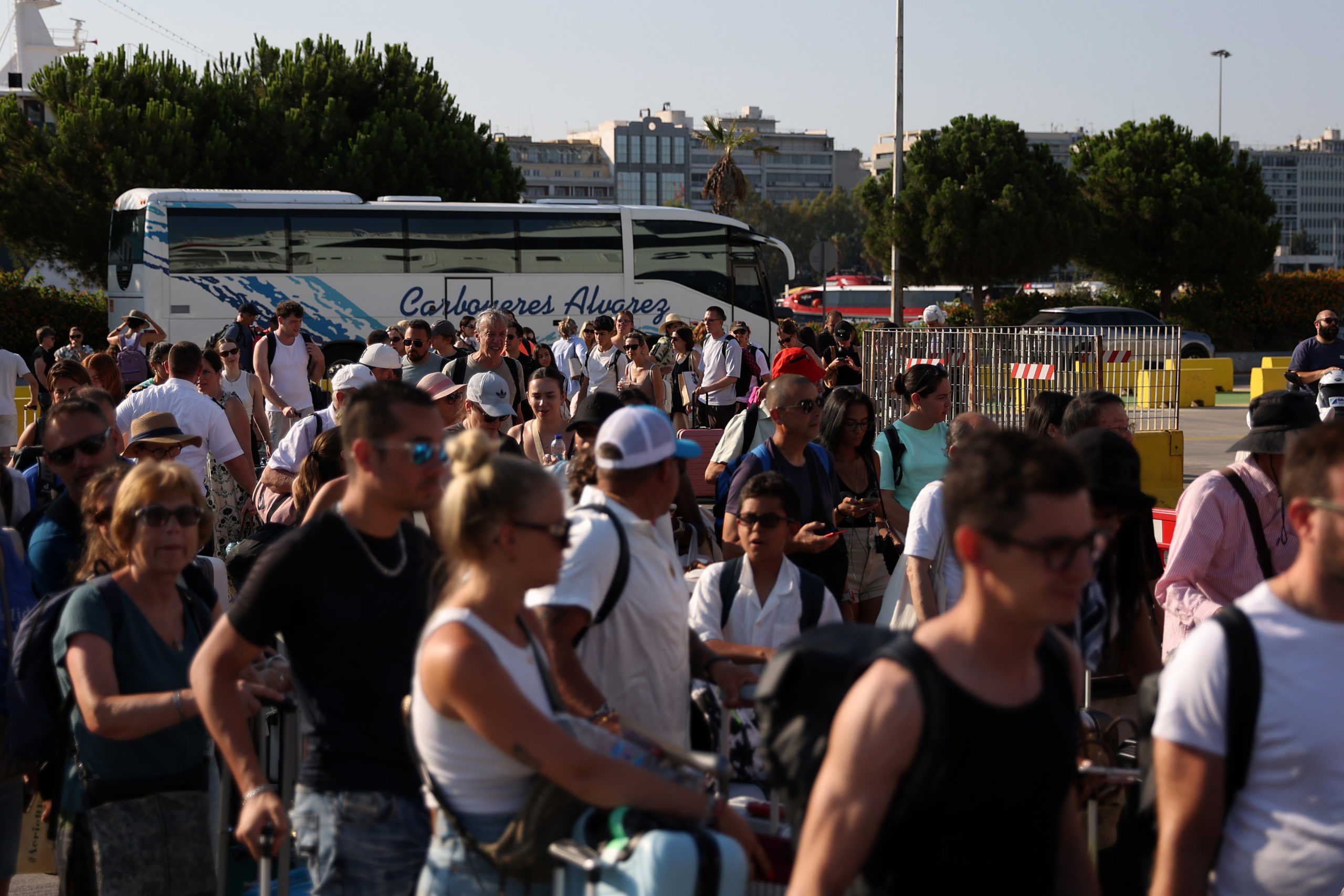 Λιμάνι Πειραιά, Έξοδος αδειούχων