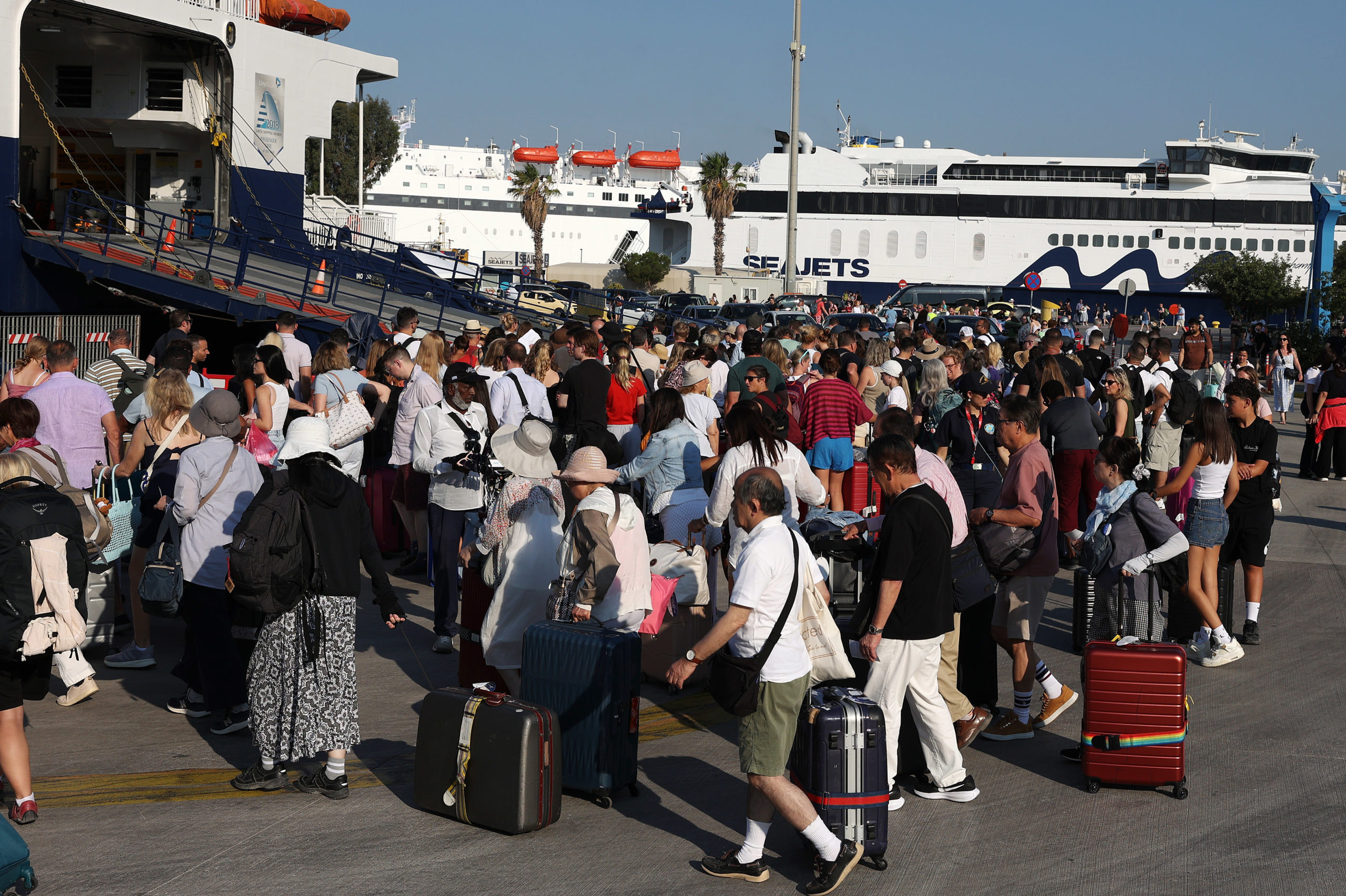 Λιμάνι Πειραιά, Έξοδος αδειούχων