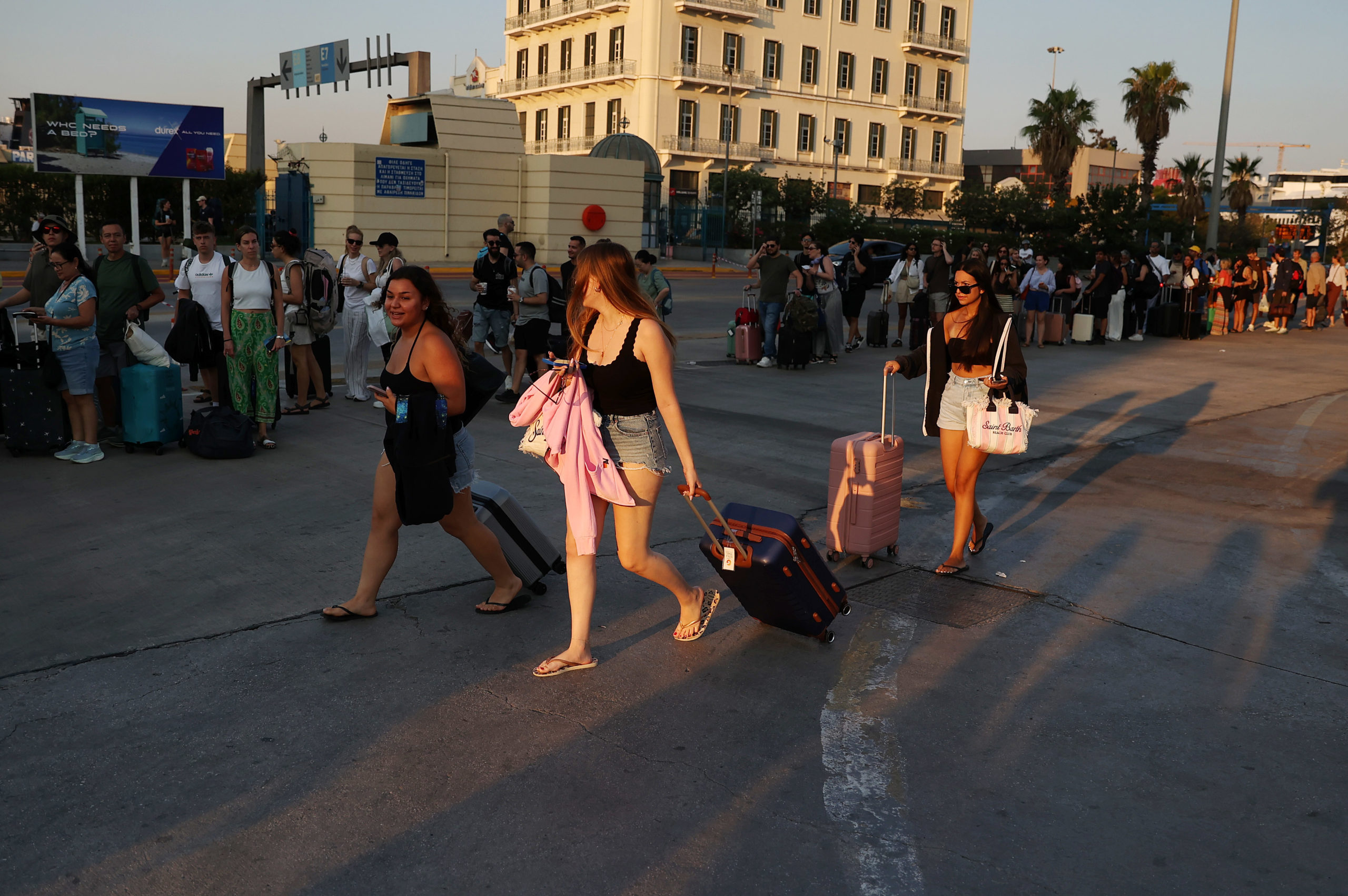 Λιμάνι Πειραιά, Έξοδος αδειούχων