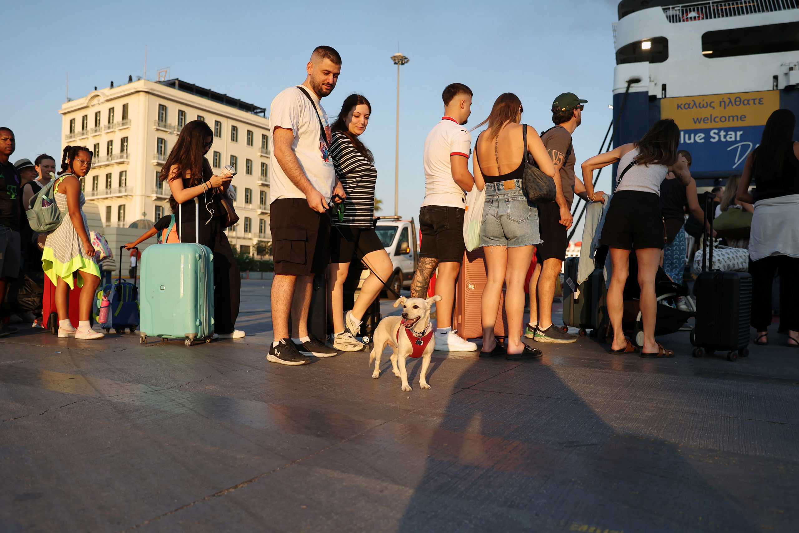 Λιμάνι Πειραιά, Έξοδος αδειούχων