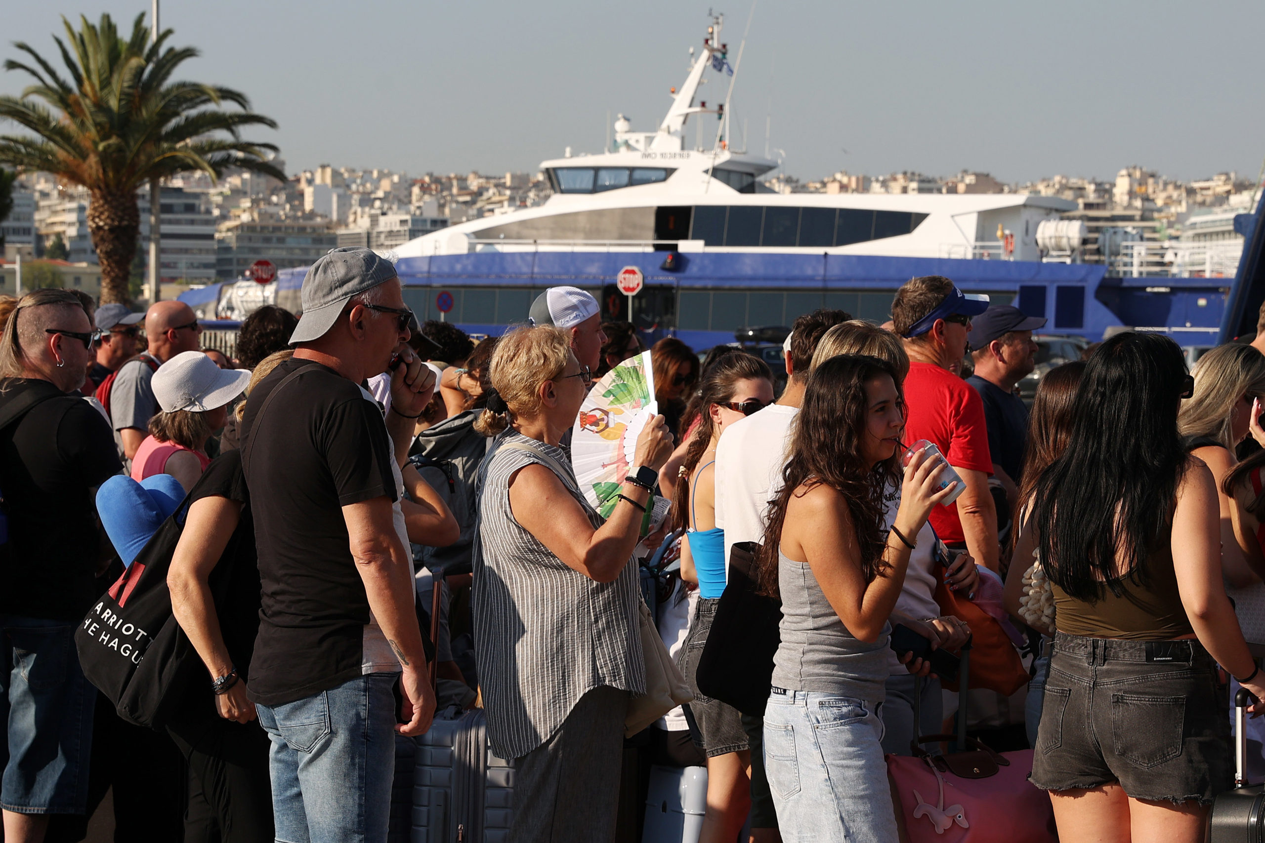 Λιμάνι Πειραιά, Έξοδος αδειούχων