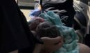 ΗΠΑ: Γυναίκα γέννησε μέσα στο αυτοκίνητο με τη βοηθεία ενός... καλωδίου φόρτισης κινητού