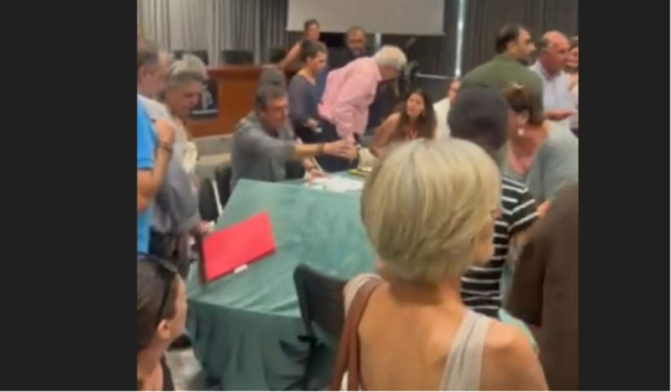 Μαρούσι: Ένταση στη συνεδρίαση της Δημοτικής Επιτροπής για τις προσλήψεις στην σχολική καθαριότητα – ΒΙΝΤΕΟ