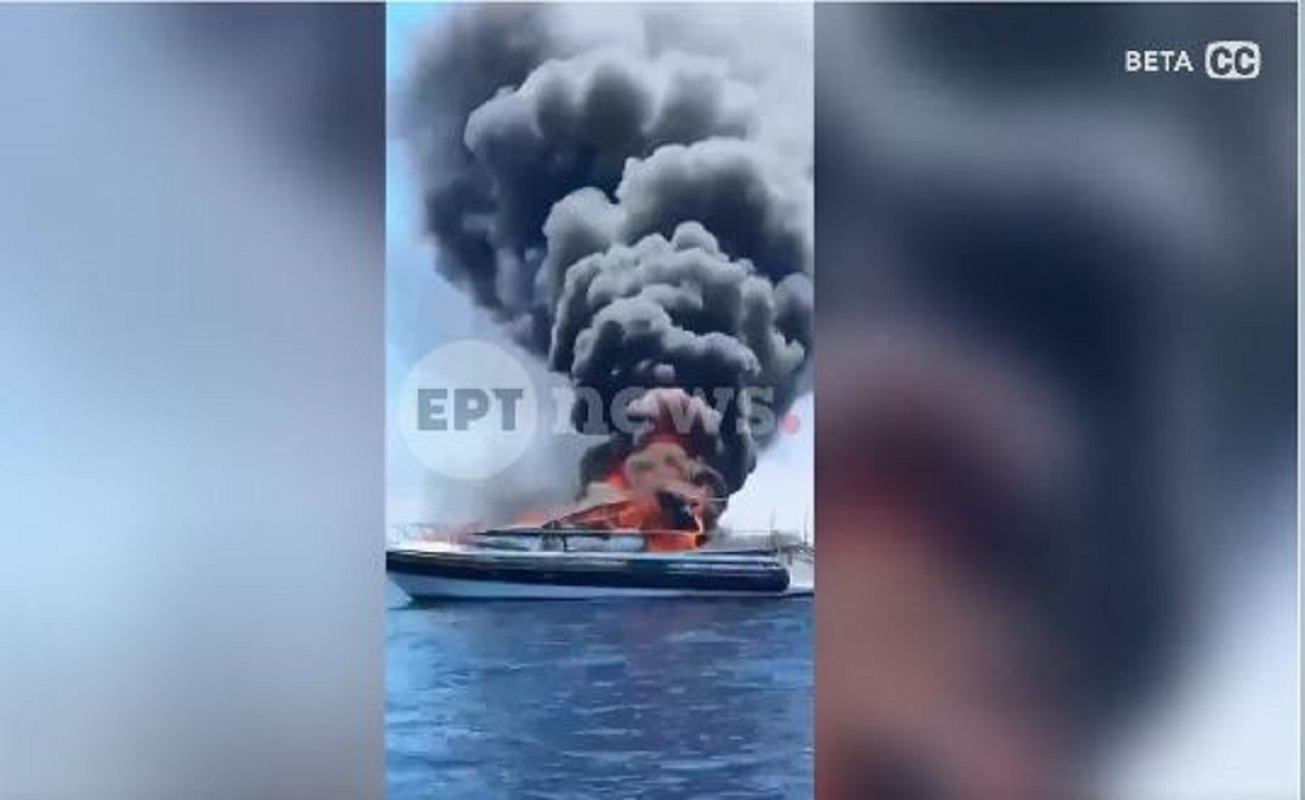 Ανάβυσσος: Ταχύπλοο τυλίχθηκε στις φλόγες – Μεταφέρθηκαν στην ακτή οι 4 επιβαίνοντες