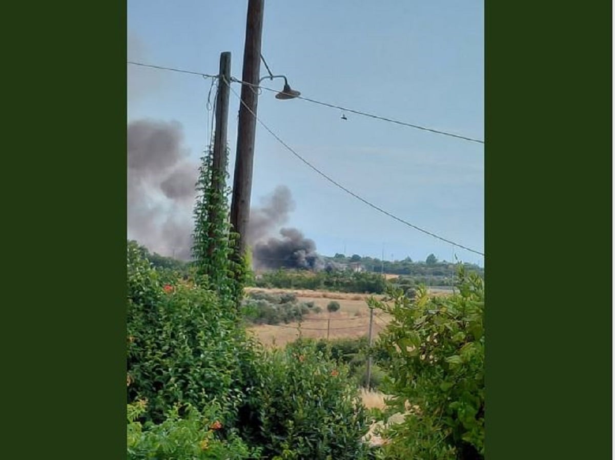 Χαλκιδική: Φωτιά στη Νέα Καλλικράτεια, σηκώθηκαν και εναέρια μέσα – Μήνυμα από το 112