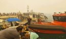 Βοιωτία: Μεγάλη επιχείρηση για την απομάκρυνση των κατοίκων δια θαλάσσης στον Άγιο Βασίλειο - ΒΙΝΤΕΟ