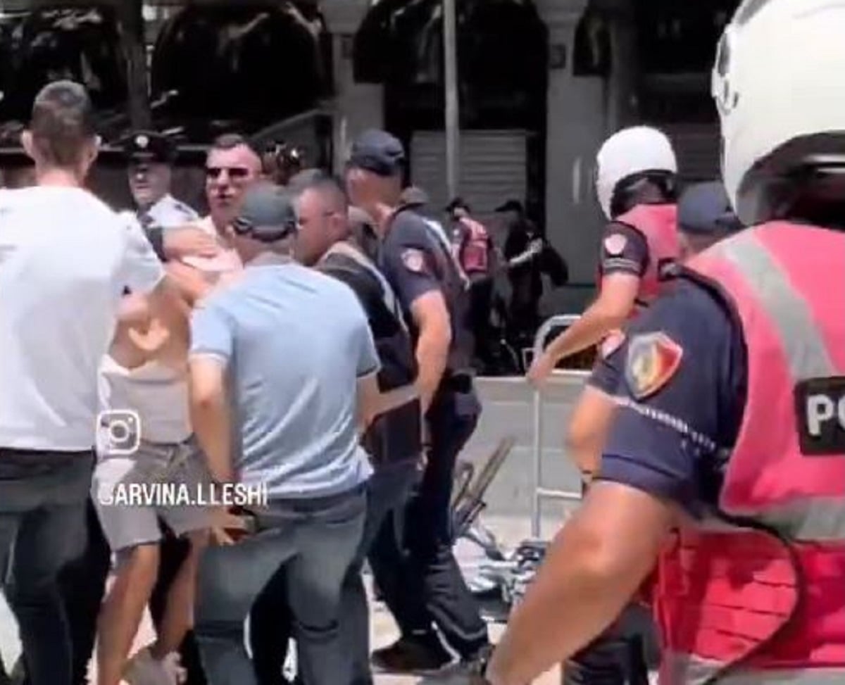 Αλβανία: Επεισόδια έξω από το κοινοβούλιο για την επένδυση της Ιβάνκα Τραμπ – Δακρυγόνα, τραυματίες και συλλήψεις