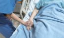 Γαλλία: Το Κοινοβούλιο ενέκρινε το νομοσχέδιο για την ιατρικώς υποβοηθούμενη αυτοκτονία – Οι προϋποθέσεις και οι αντιδράσεις