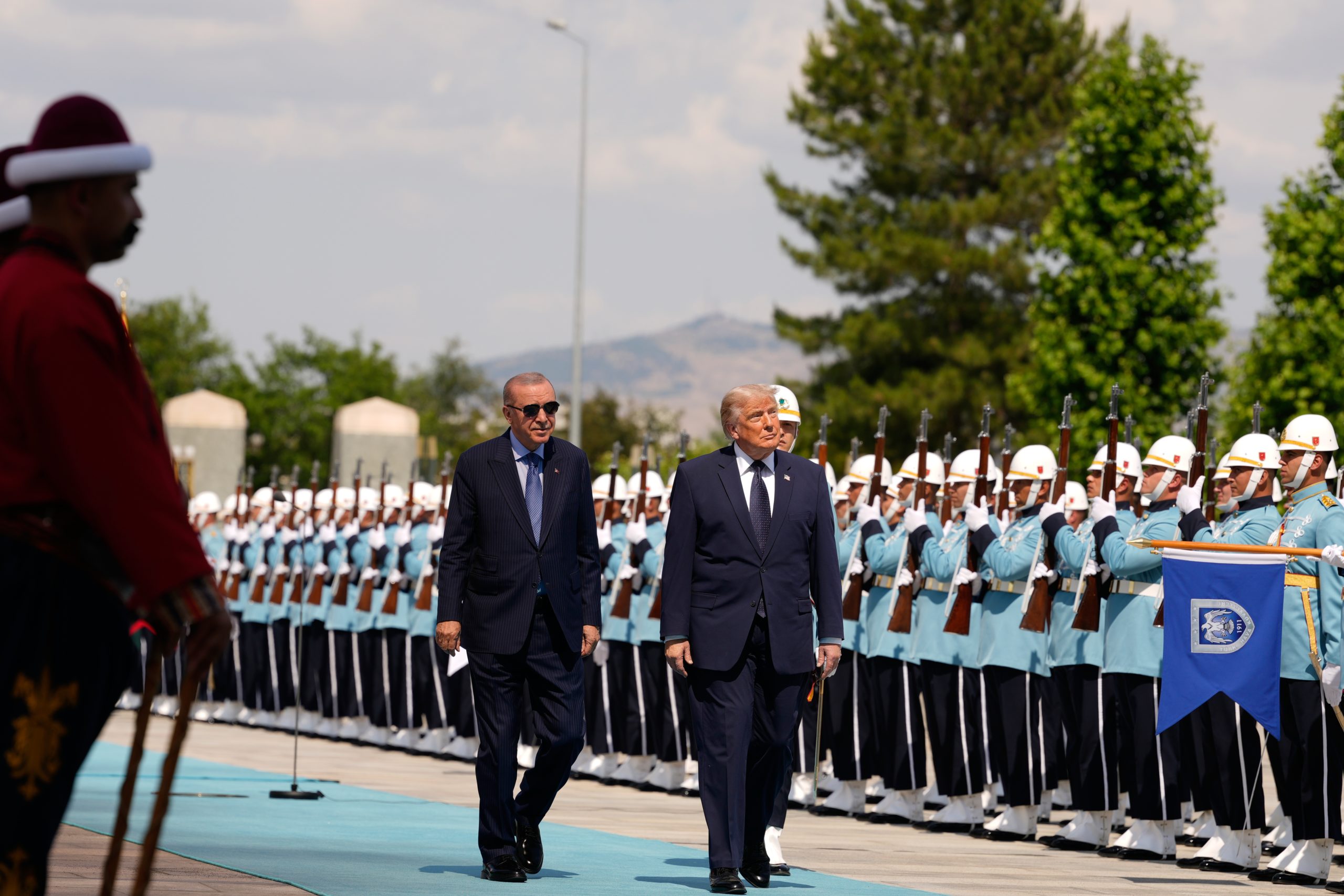 Σύνοδος Κορυφής του ΝΑΤΟ στην Άγκυρα: Τα «δώρα» του Τραμπ στον Ερντογάν και το «γαλλικό φλερτ» με την Τουρκία – Η θέση Ελλάδας και Ισραήλ για τα F-35