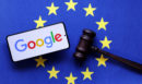 Google: Πρόστιμο 890 εκατ. ευρώ από την ΕΕ για παραβίαση των κανόνων ανταγωνισμού