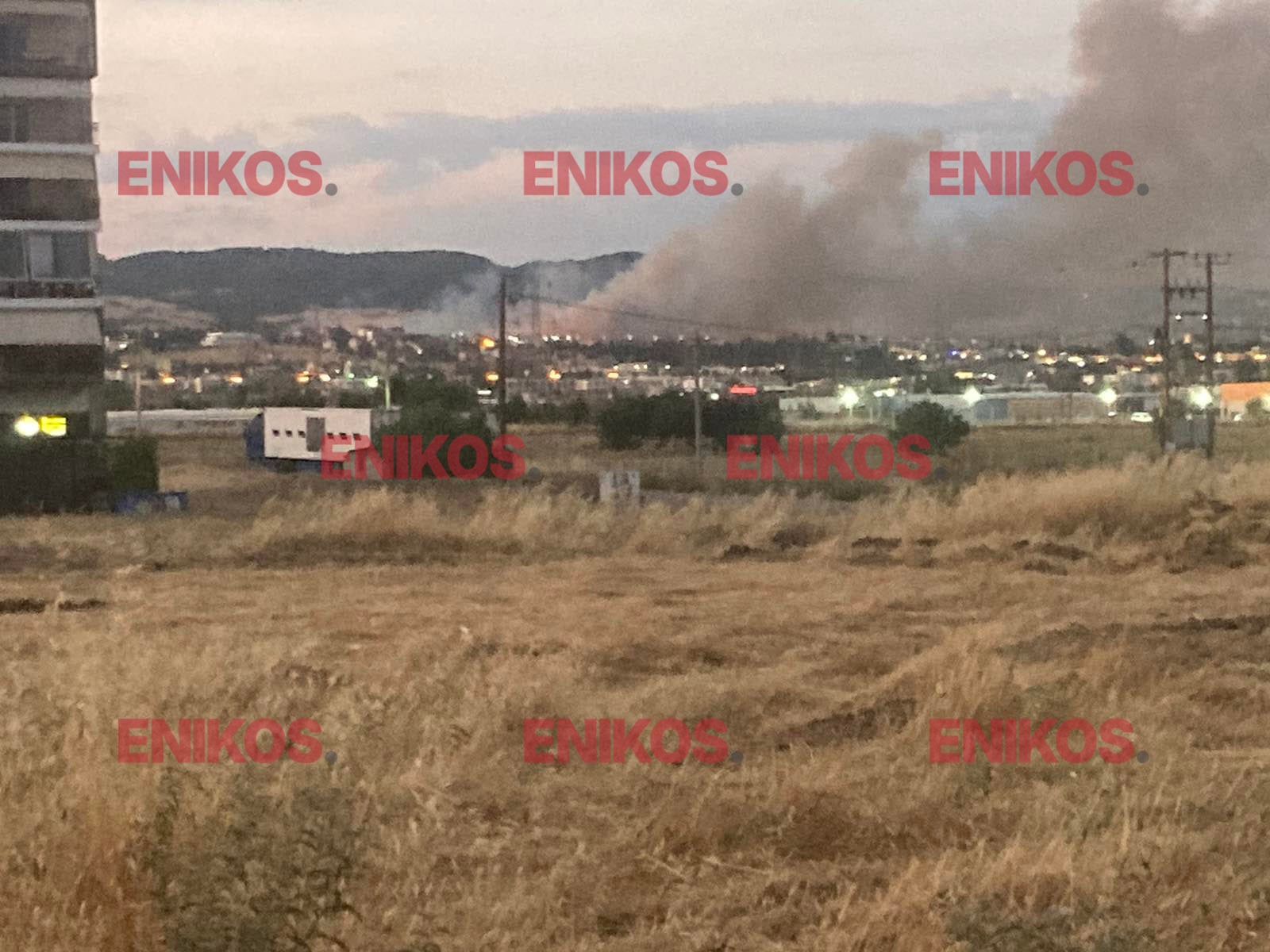 Ωραιόκαστρο: Πυκνός καπνός έχει σκεπάσει τον ουρανό της Θεσσαλονίκης – ΦΩΤΟ και βίντεο αναγνωστών