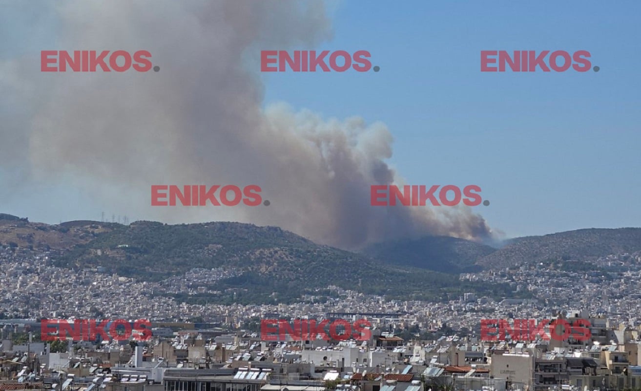 Μεγάλη φωτιά στο Ποικίλο Όρος στην Περιφερειακή Αιγάλεω – Μήνυμα του 112 για εκκένωση σε Αφαία και Άνω Δάσος Χαϊδαρίου
