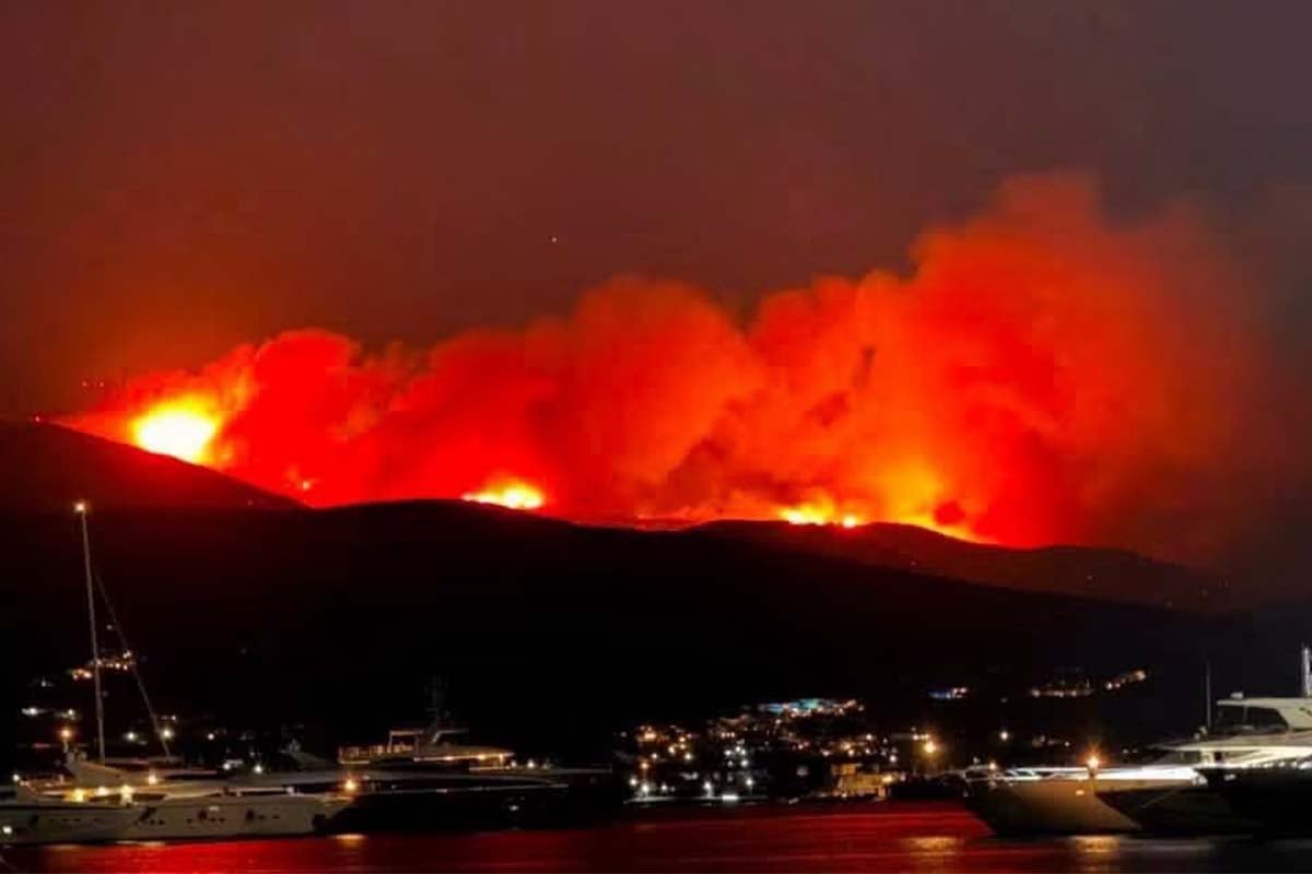 Φωτιά στην Πάρο: Μήνυμα του 112 για εκκένωση τεσσάρων περιοχών