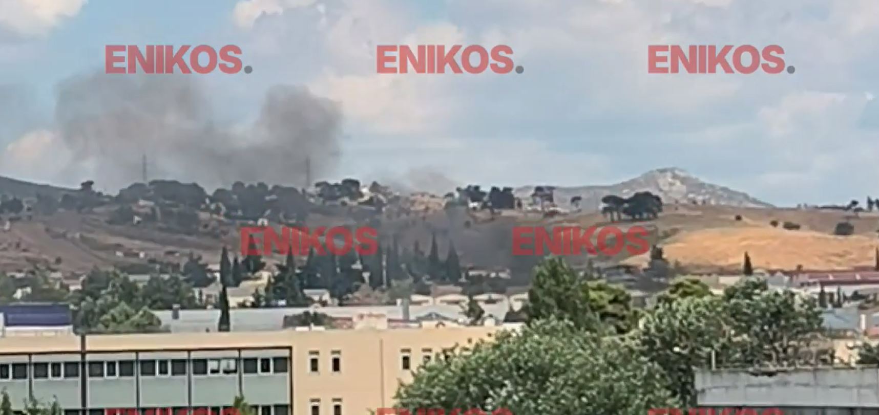 Φωτιά σε αυτοκινητάμαξα στον Άγιο Στέφανο – Βίντεο αναγνώστη