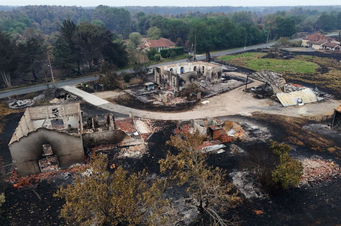 Γαλλία: Προ των πυλών το τέταρτο μεγάλο κύμα καύσωνα – Τιτάνια μάχη με τις φλόγες στο Μπορντό