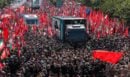 Αντίσταση και εκδίκηση: Το Ιράν ήθελε να στείλει ένα μήνυμα με τον αποχαιρετισμό του στον Χαμενεΐ