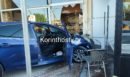 Κορινθία: Αυτοκίνητο «μπούκαρε» σε καφενείο έπειτα από μια «τρελή» πορεία - Δείτε εικόνες από το σημείο