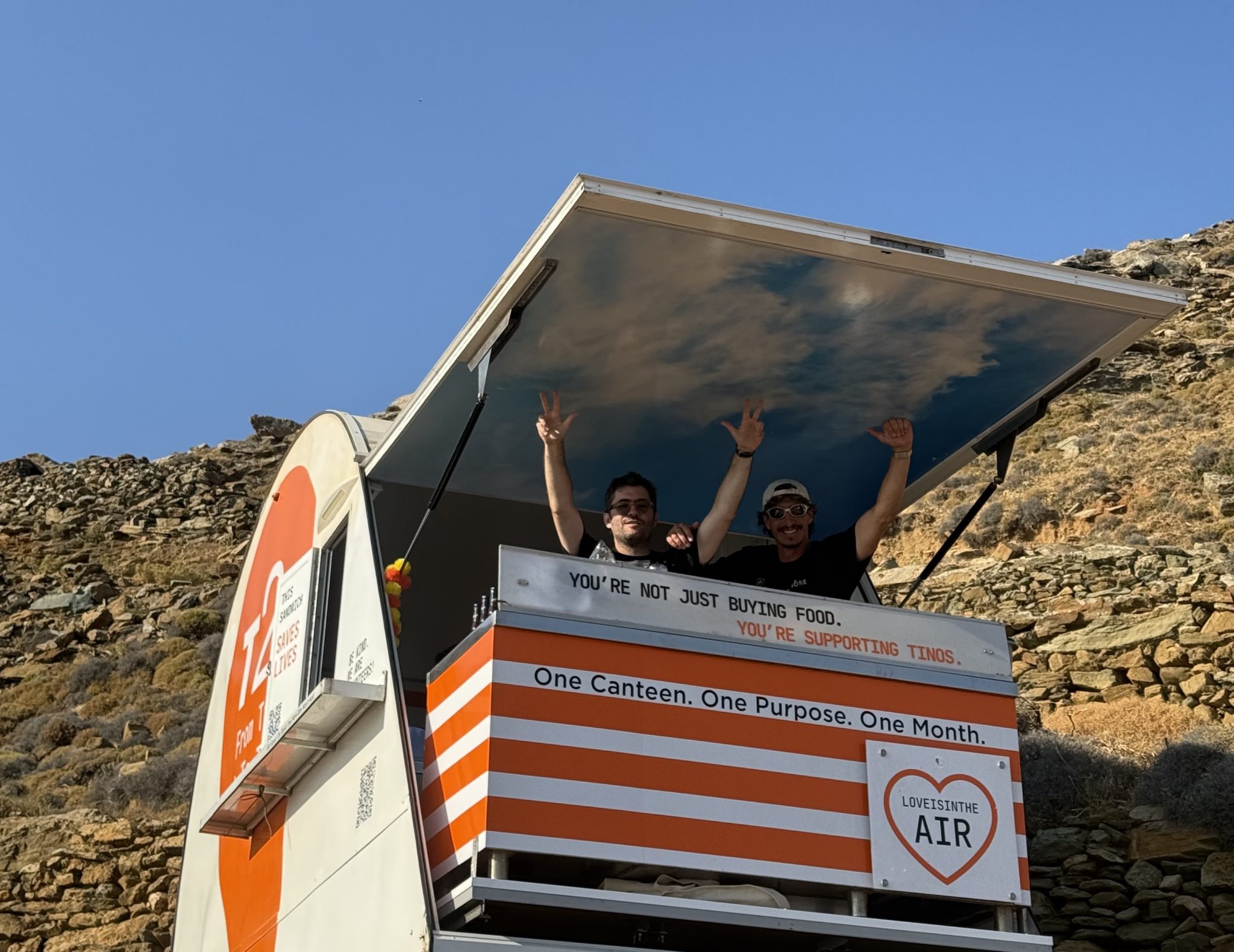 Ο Παναγιώτης Ανδρεάδης αποκαλύπτει την T2T, την καντίνα της Τήνου που ενισχύει το σύστημα υγείας μέσω της εθελοντικής προσφοράς. Μάθετε πώς η ιδέα έγινε πραγματικότητα.