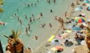 Η «μάχη» της παραλίας και στην Ιταλία: Οι αρχές «ξήλωσαν» ομπρέλες και ξαπλώστρες που άφησαν πολίτες από το βράδυ