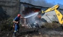 Ωραιόκαστρο: Συνεχίζεται η επιχείρηση κατάσβεσης της φωτιάς στο εργοστάσιο ανακυκλώσιμων υλικών