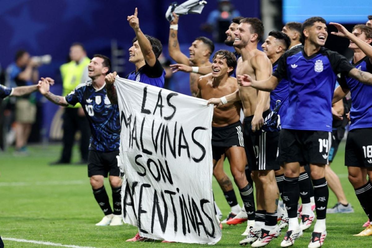 Μουντιάλ 2026: «Το Παγκόσμιο Κύπελλο μπορεί να μην είναι δικό μας, αλλά τα Νησιά Φώκλαντ σίγουρα είναι» – Η απάντηση της Βρετανίας για το πανό των Αργεντίνων