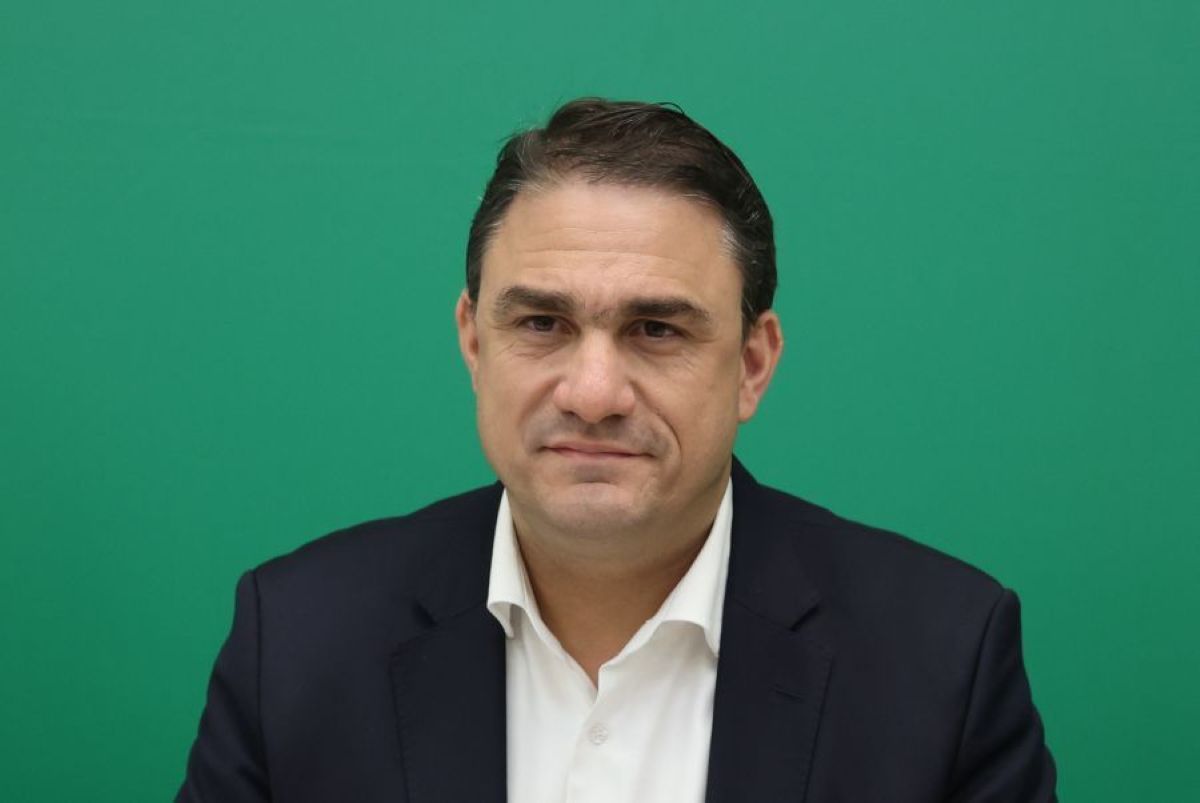 Τσουκαλάς: Η αύξηση των εσόδων του ΦΠΑ από την ακρίβεια στα καύσιμα να επιστρέφει ως ελάφρυνση στον ΕΦΚ