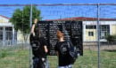 Δίκη για τα Τέμπη: Ένταση μετά την απαγγελία της κατηγορίας - «Ζωντανά κάηκαν τα παιδιά μας, θα πέσουν όλοι στα μαλακά»