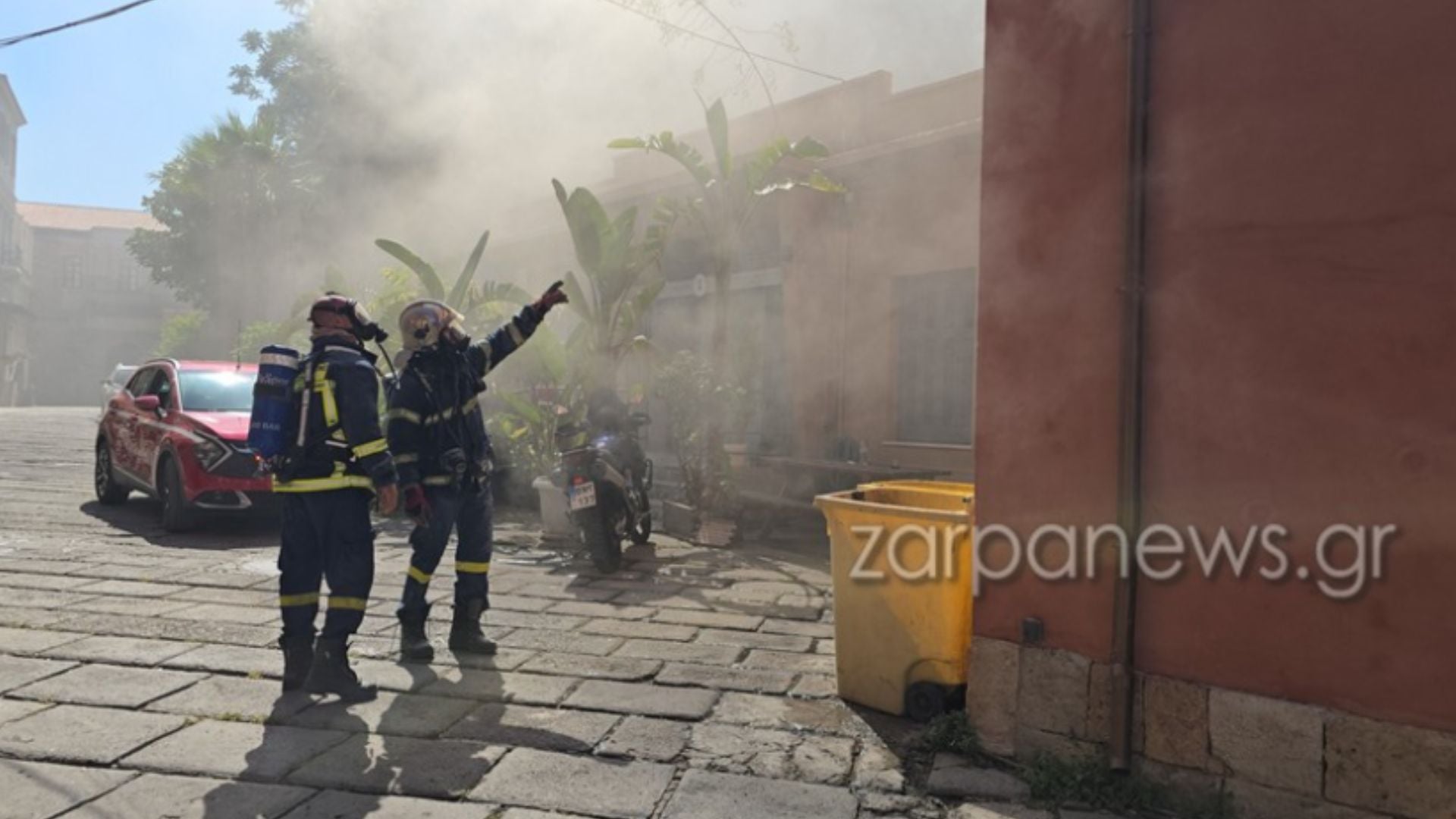 Χανιά: Μεγάλη κινητοποίηση για φωτιά σε εστιατόριο στο Ενετικό Λιμάνι – Ξεκίνησε από την κουζίνα – ΦΩΤΟ και ΒΙΝΤΕΟ