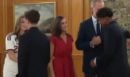 Βίντεο: Η αυθόρμητη αγκαλιά του Λαμίν Γιαμάλ στον βασιλιά Φίλιππο της Ισπανίας που έσπασε το πρωτόκολλο