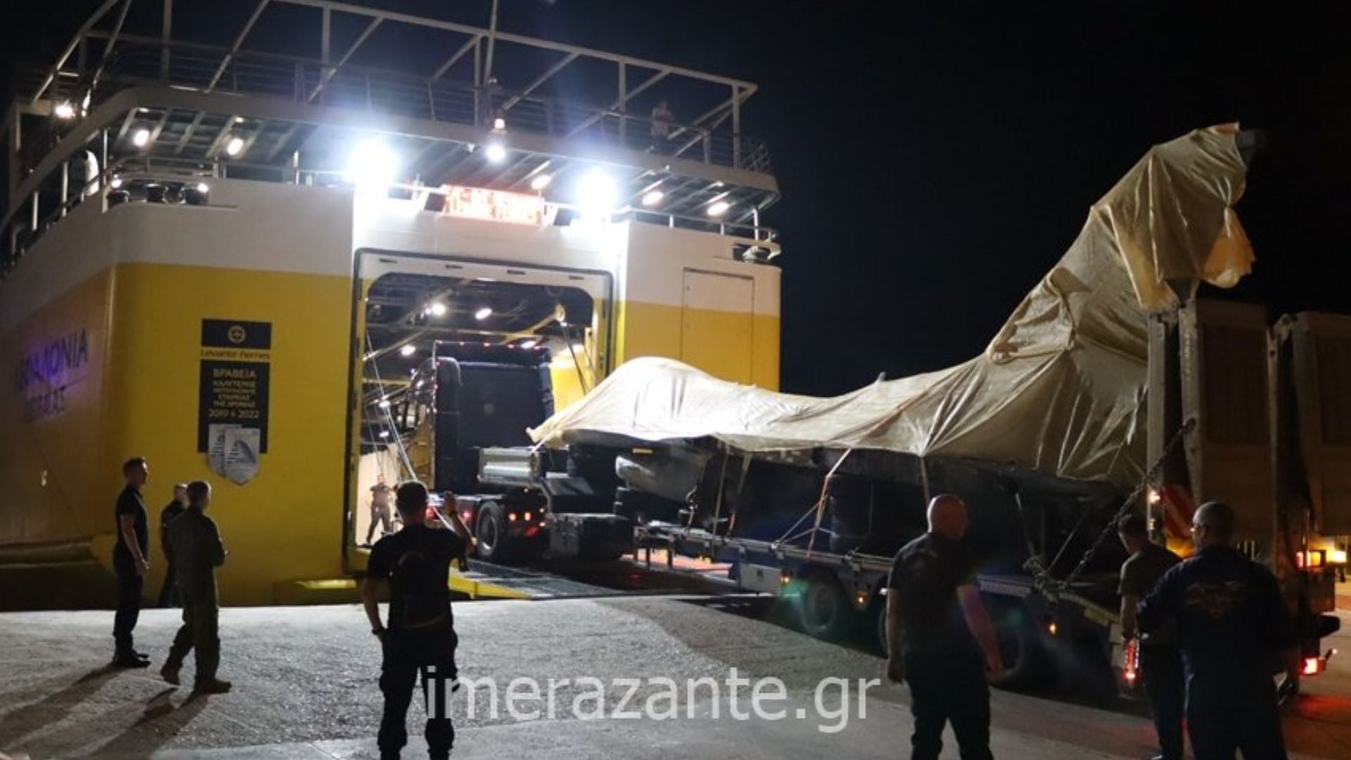 Ζάκυνθος: Με πλοίο αναχώρησε το F-16 που είχε κάνει αναγκαστική προσγείωση – Δείτε εικόνες, βίντεο