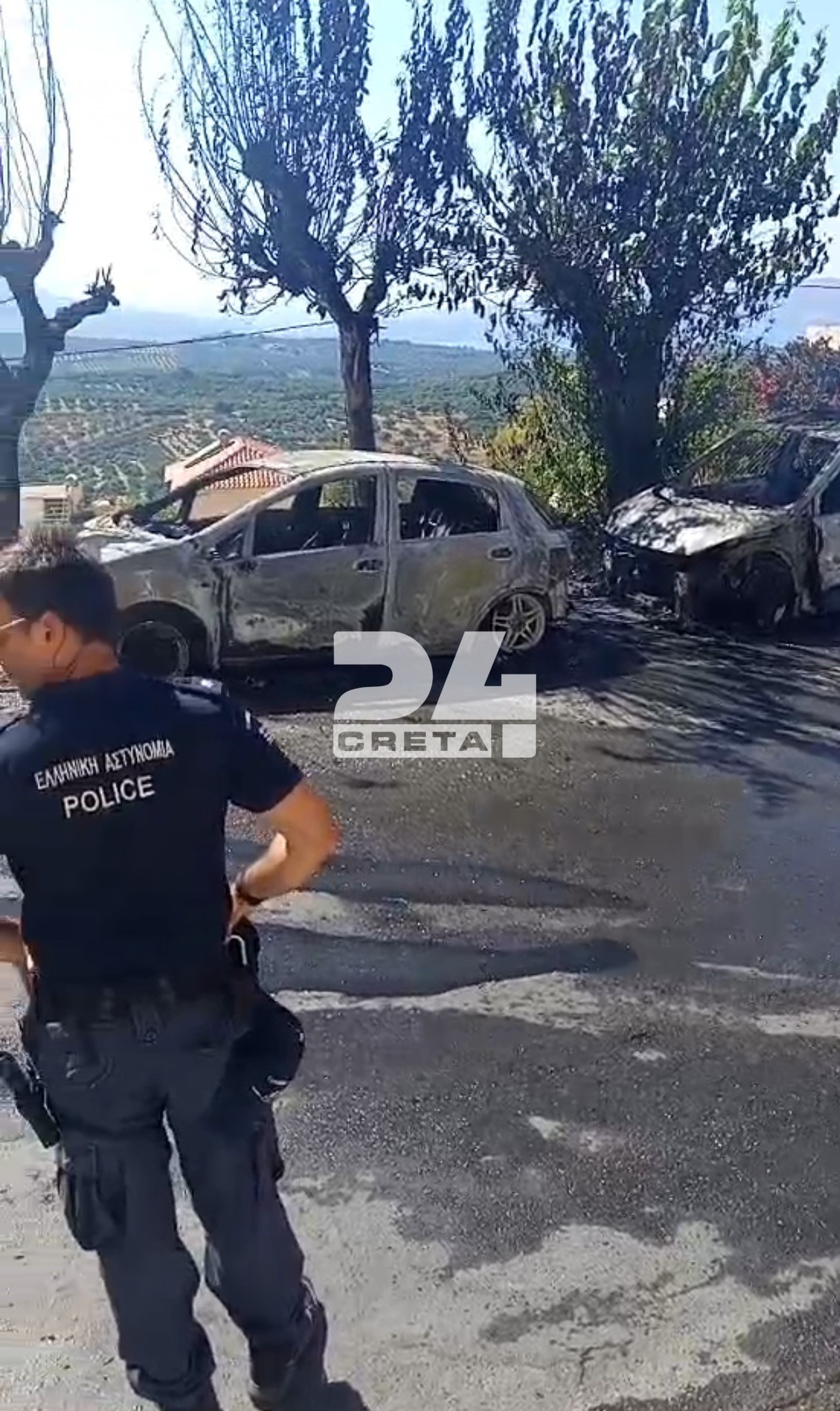 Ρέθυμνο: Φωτιά σε τρία αυτοκίνητα στην Επισκοπή