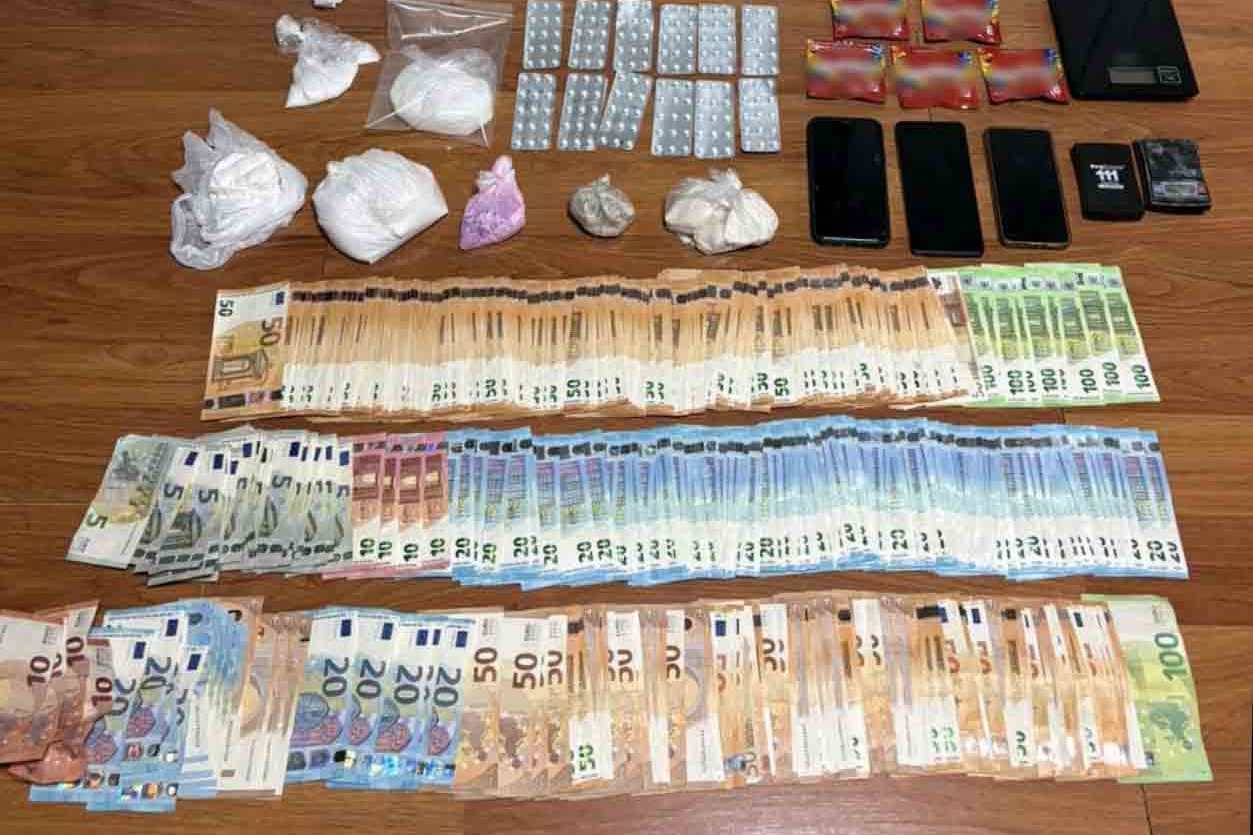 Συνελήφθη ψυχολόγος για υπόθεση ναρκωτικών στην Αττική – Οι μεγάλες ποσότητες ουσιών και οι 90 αγοραπωλησίες